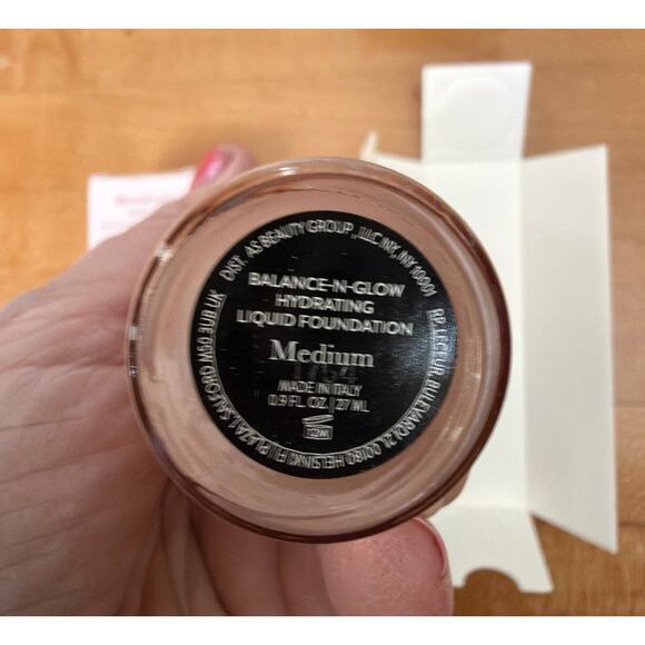 Laura Geller Balance & Glow Hydrating Liquid Foundation.9fl oz New in box Medium - Picture 6 of 7